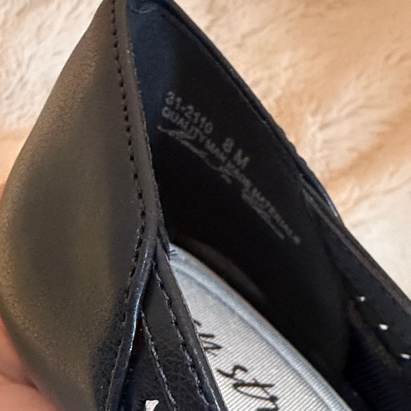 Easy Street Women's Classic Navy Blue Heels NWOT Size 8 - Picture 5 of 6